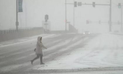 ΗΠΑ: Εκατοντάδες σπίτια χωρίς ρεύμα λόγω του ιστορικού χιονιά - Μπλάκ άουτ και στον Καναδά