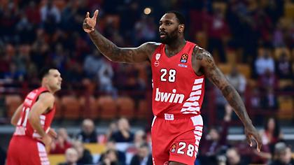 Ταρίκ Μπλακ: «Να κοιτάξουμε τον εαυτό μας στον καθρέφτη και να δούμε... τι τρέχει»