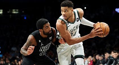 Έχασαν υπό το βλέμμα του Ιμπραΐμοβιτς οι Μπακς από τους Νετς, πάλι μόνος του ο Γιάννης