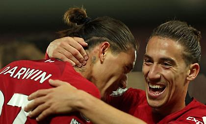 Ασπίδα προστασίας του Τσιμίκα σε Νούνιες: «Θα γίνει μηχανή των γκολ»