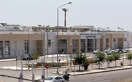 Αλεξανδρούπολη: Φωτιά στο πάρκινγκ του αεροδρομίου – Κάηκαν ολοσχερώς οκτώ αυτοκίνητα