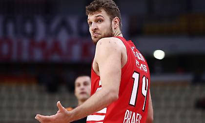 Η άφιξη του Ολυμπιακού στο ΟΑΚΑ: Και ο Βεζένκοφ στο πούλμαν