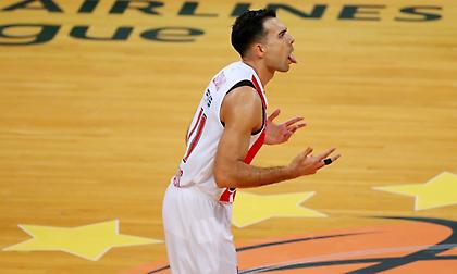 Το buzzer beater του Σλούκα στο πρώτο δεκάλεπτο