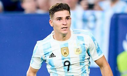 Η θερμή υποδοχή των παικτών της Σίτι στον παγκόσμιο πρωταθλητή Άλβαρες!