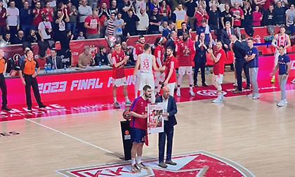 Μπαρτσελόνα: Η βράβευση του Κάλινιτς από τον Ερυθρό Αστέρα!