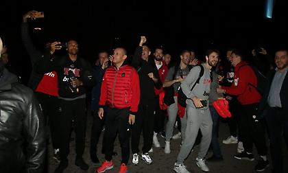 Αποθέωση στο ΣΕΦ για Ολυμπιακό με Αγγελόπουλους και «μέχρι τέλους»!