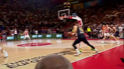 Νέα διαιτητική γκάφα: Ο Μίροτιτς πατούσε εκτός πριν στείλει το Ερ. Αστέρας-Μπαρτσελόνα στην παράταση