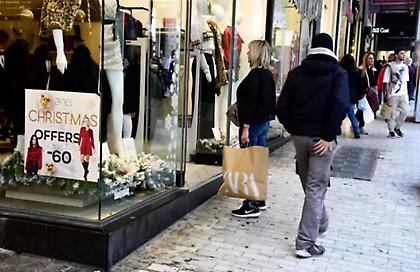 Εορταστικό ωράριο: Πώς θα λειτουργήσουν καταστήματα και σουπερμάρκετ παραμονή Πρωτοχρονιάς