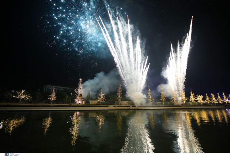 Ο πλανήτης υποδέχτηκε το 2023 με εντυπωσιακά σόου