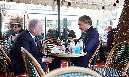 Πρωτοχρονιάτικος καφές Μητσοτάκη-Τασούλα στο Κολωνάκι