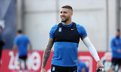 Οι ευχές των Εθνικών ομάδων Ανδρών και Γυναικών με υγεία, ευτυχία, χαρά, αγάπη και ειρήνη!