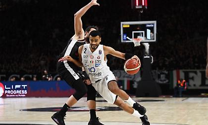 Σκόρπισε την Βίρτους μέσα στην Μπολόνια και έβαλε... φωτιά στην κορυφή η Αρμάνι Μιλάνο!