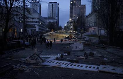 Συνεχίζεται το ρωσικό σφυροκόπημα στο Κίεβο - Διακοπές σε ηλεκτροδότηση και θέρμανση
