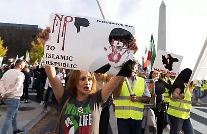 Ιράν: Ξανά αστυνομικοί έλεγχοι σε γυναίκες για τη μαντήλα