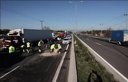 Καραμπόλα στον Αυλώνα: Δόθηκε στην κυκλοφορία και η μεσαία λωρίδα - Κλειστή μόνο η αριστερή