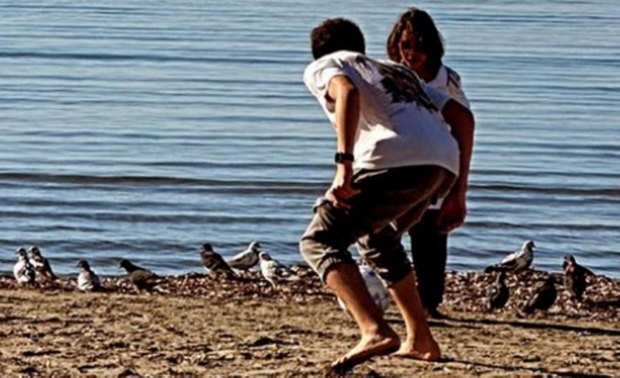 Για μπαλίτσα στην παραλία με τους γιους του ο Μαρσέλο