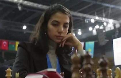 Ιρανή σκακίστρια δέχεται απειλές επειδή συμμετείχε σε διεθνές τουρνουά χωρίς χιτζάμπ