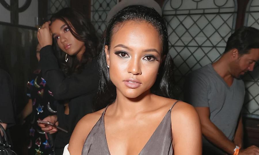 Η σχεδόν γυμνή εμφάνιση μοντέλου σε νυχτερινή έξοδο στις ΗΠΑ