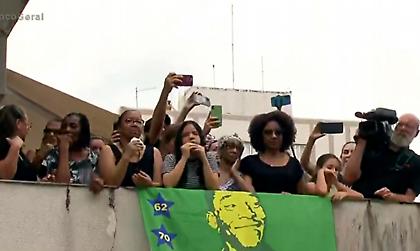 Ανατριχίλα: Η πομπή με τη σορό του Πελέ πέρασε έξω από το σπίτι της 100χρονης μητέρας του!