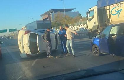 Βελτιωμένη η εικόνα στον Κηφισό μετά τη σύγκρουση δύο οχημάτων