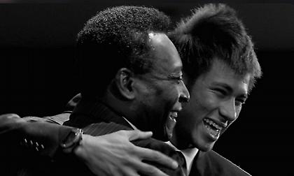 «Κάθε φορά που τον κοιτάζω χαμογελάει»: Ο μέντορας Πελέ και ο μαθητής Νεϊμάρ!