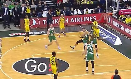 «Πέταξε» και κάρφωσε ο Κώστας Αντετοκούνμπο