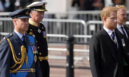 Χάρι: Με τον Ουίλιαμ ικετεύαμε τον Κάρολο - «Πατέρα, σε παρακαλούμε, μην παντρευτείς την Καμίλα»