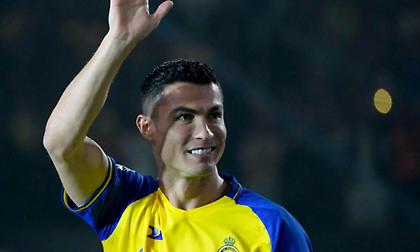 Τρελαμένοι με Ρονάλντο δύο οπαδοί της Αλ Νασρ, εισέβαλλαν στο γήπεδο φωνάζοντας «Siu»