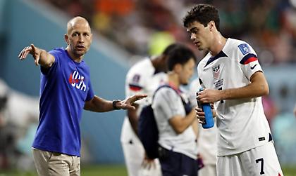 Οι γονείς του Ρέινα κατήγγειλαν ότι ο προπονητής της εθνικής ΗΠΑ είχε κλοτσήσει τη γυναίκα του!