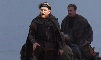 Η επική ανακοίνωση της Μπλάκπουλ με τον Μπόουλερ ως... Ρομπέν των Δασών