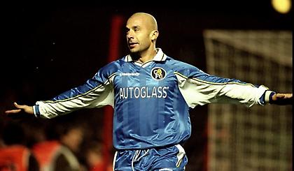 Η καριέρα του Τζανλούκα Βιάλι μέσα από τα... χαρτάκια της Panini