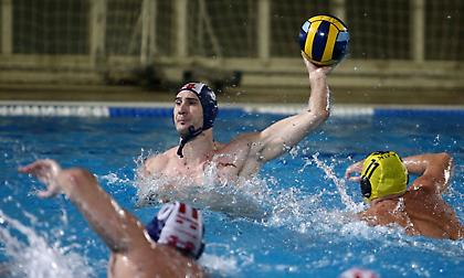 Συνέτριψε την ΑΕΚ ο Ολυμπιακός και συνεχίζει αλώβητος