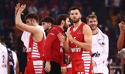 Η αποθέωση στον Γουόκαπ, το «πάμε Αλέκο» στο Πίτερς και το πάρτι του κόσμου του Ολυμπιακού στο ΣΕΦ!