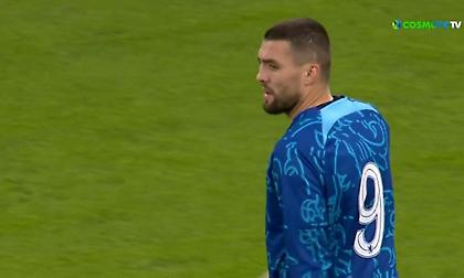 Η προθέρμανση των παικτών της Τσέλσι με το «9» του Βιάλι στην πλάτη