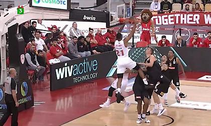 Σλούκας υψώνει, Μπολομπόι καρφώνει σε ένα εντυπωσιακό alley-oop!