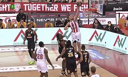 Όρμησε και κάρφωσε με μανία στο καλάθι της ΑΕΚ ο Βεζένκοφ!