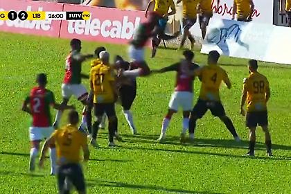 Άγριο ξύλο μεταξύ παικτών σε φιλικό αγώνα στην Κόστα Ρίκα