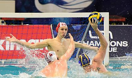 Έχασε την πρωτιά και το αήττητο από την Μπαρτσελονέτα ο Ολυμπιακός