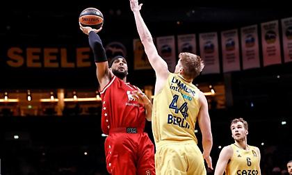 Τσαλάκωσε το κοστούμι της Αρμάνι η Άλμπα