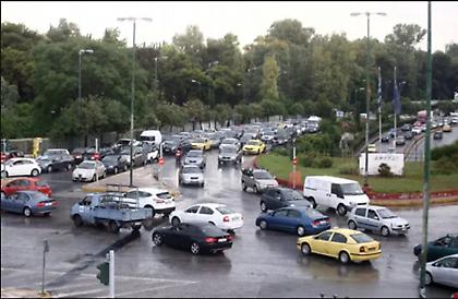 Καραμπόλα 8 οχημάτων στην Κατεχάκη - Μόνο από τη δεξιά λωρίδα η κυκλοφορία στο ρεύμα προς Μεσογείων