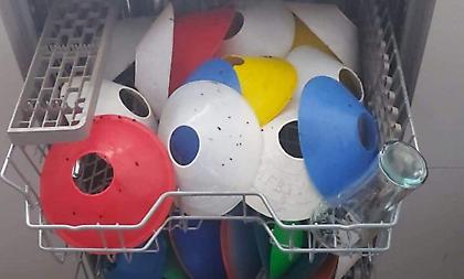 Επική σύζυγος προπονητή, έβαλε τους κώνους στο πλυντήριο πιάτων!