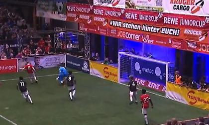 Κατευθείαν από την αλάνα: Μερακλήδικο γκολ με... τοίχο από πιτσιρικά της Άλκμααρ σε τουρνουά 5Χ5