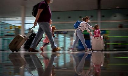 «Έφτασε» στην Ελλάδα η άκρως μεταδοτική μετάλλαξη Κράκεν: Τρία επιβεβαιωμένα κρούσματα!