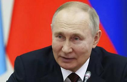 Έξαλλος ο Πούτιν ταπεινώνει δημοσίως υπουργό του: «Γιατί χαζεύεις και δεν κάνεις τη δουλειά σου;»