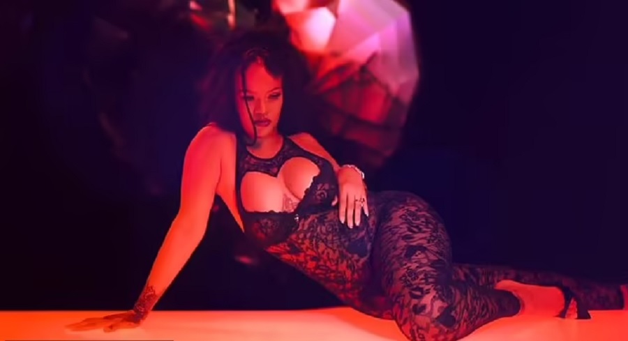 Rihanna: Αποκαλυπτική στη νέα της σειρά με εσώρουχα