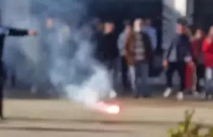 Πάτρα: Μαθητές κυνηγούσαν να λιντσάρουν καθηγητή, άναψαν καπνογόνα στις τάξεις