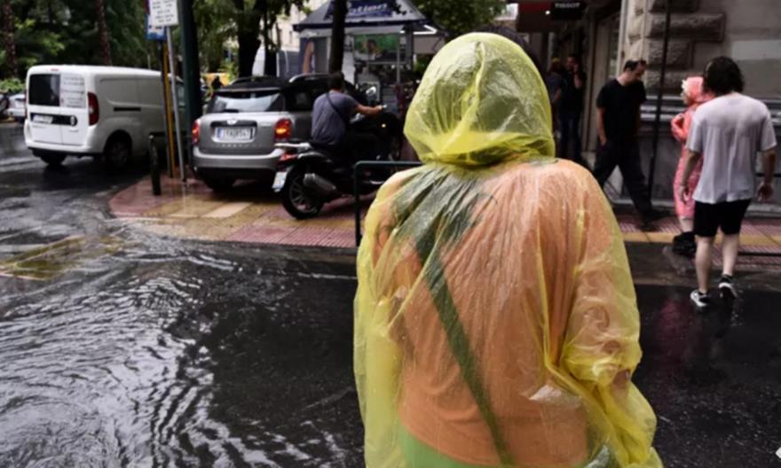 Καιρός: Άστατος τη Δευτέρα με καταιγίδες