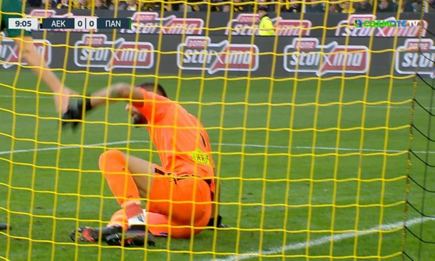 Τρομερή επέμβαση του Ανέστη σε εξ επαφής κεφαλιά του Πινέδα!