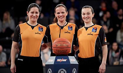 Γράφτηκε ιστορία στη Γερμανία: Τρεις γυναίκες ρέφερι στο ματς Αμβούργο-Γκέτινγκεν