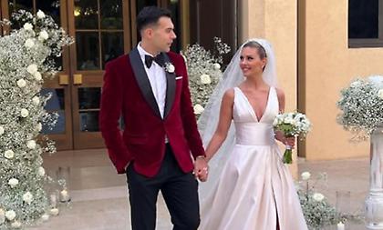 Έλληνες και ξένοι του Ολυμπιακού χόρεψαν στο γλέντι για τον γάμο του Σλούκα